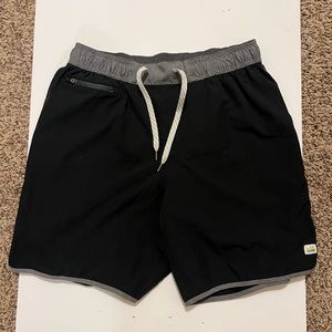 Black Vuori shorts size medium